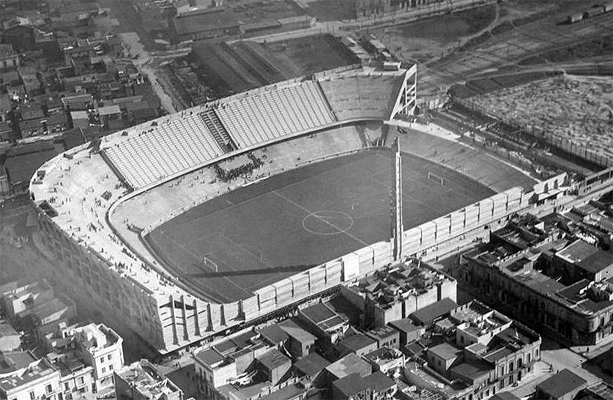 La Bombonera tal como se inauguró en 1940. Al año siguiente se completó el 2º piso y en 1953 la tercera bandeja