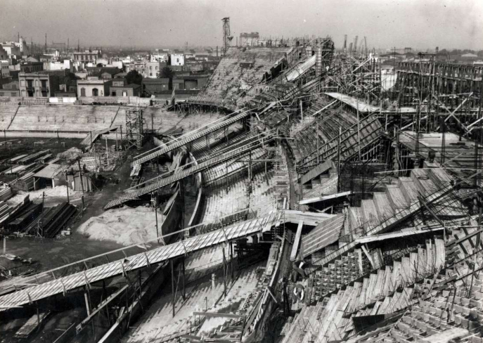 Entre 1938 y 1940 se levantó el estadio de cemento de Boca, aquí se ven las obras sobre las populares que dan a la calle Brandsen