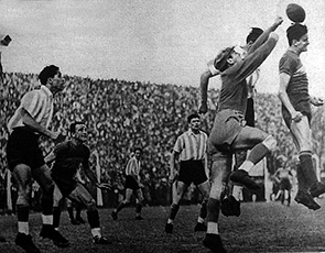 1940:  Boca perdió con Racing Club 3 a 1 